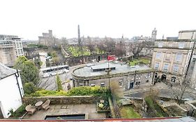 The Rock House - Terrace Apartment - In Heart Of The City
